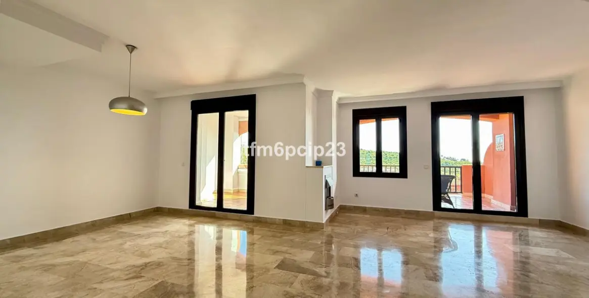Venta de ático dúplex en Estepona 32