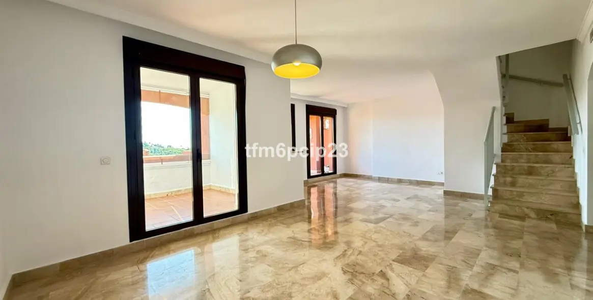 Venta de ático dúplex en Estepona 33