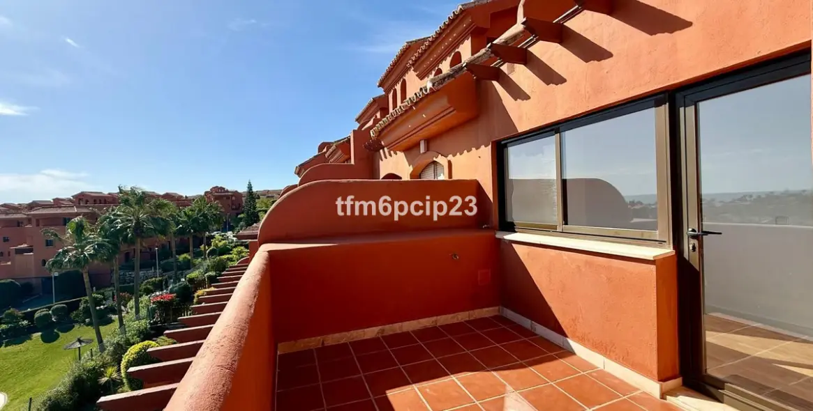 Venta de ático dúplex en Estepona 35