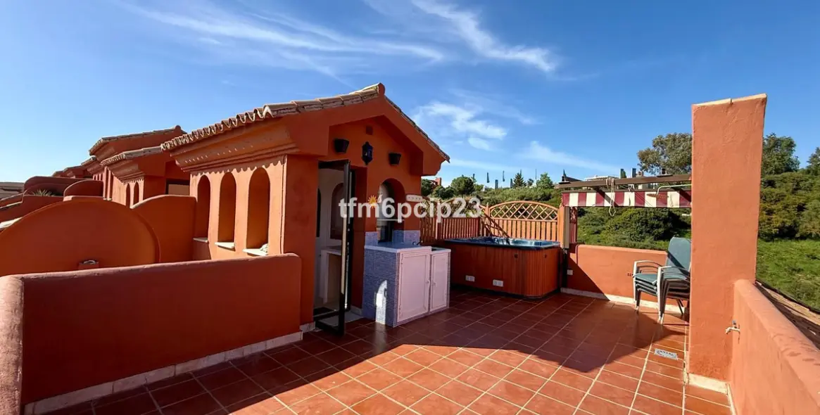 Venta de ático dúplex en Estepona 41