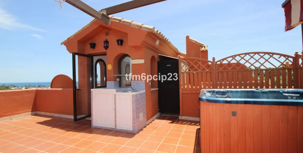 Venta de ático dúplex en Estepona 48