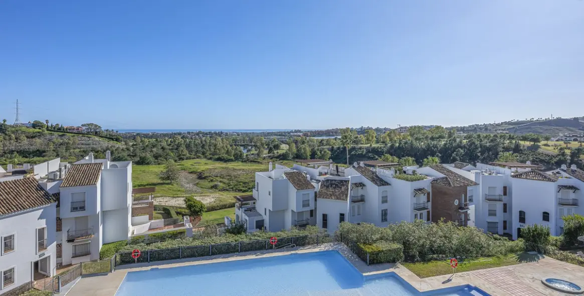 Продажа двухуровневого пентхауса в Benahavís 1