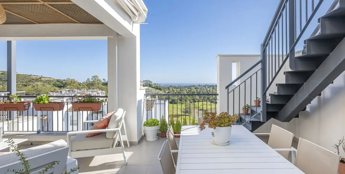 Продажа двухуровневого пентхауса в Benahavís 9