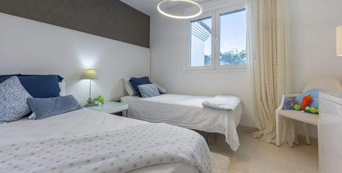 Продажа двухуровневого пентхауса в Benahavís 14