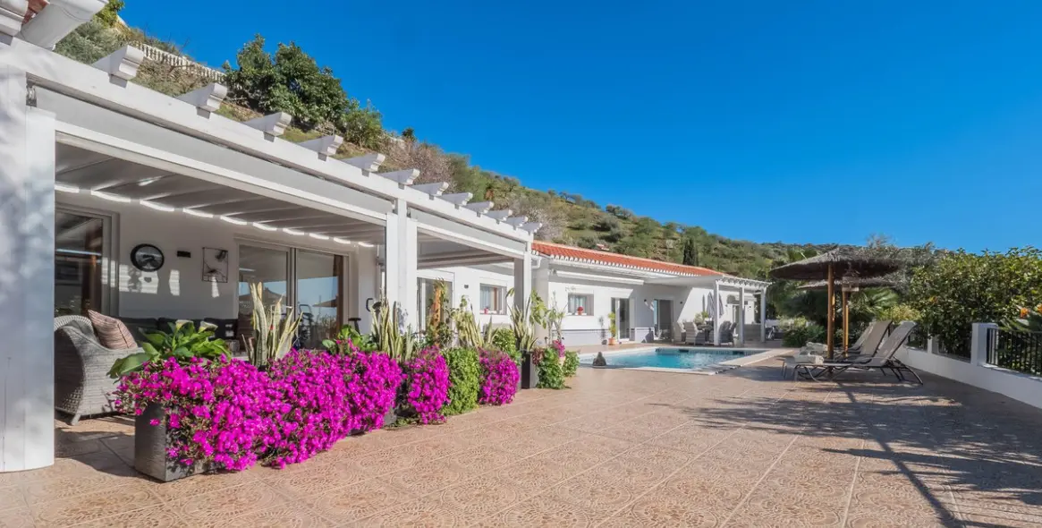 Продажа  отдельно стоящей виллы в Vélez-Málaga 2