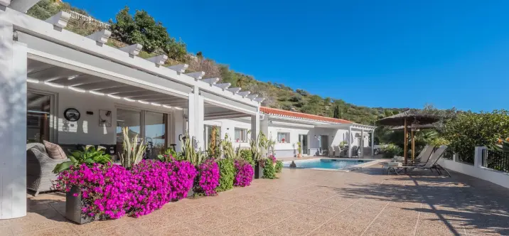 Продажа  отдельно стоящей виллы в Vélez-Málaga 1