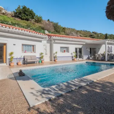 Продажа  отдельно стоящей виллы в Vélez-Málaga