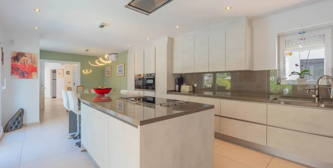 Продажа  отдельно стоящей виллы в Vélez-Málaga 17