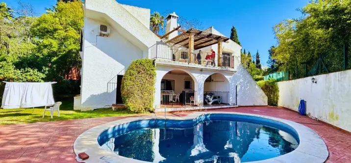 Venta de villa independiente en El Rosario 0