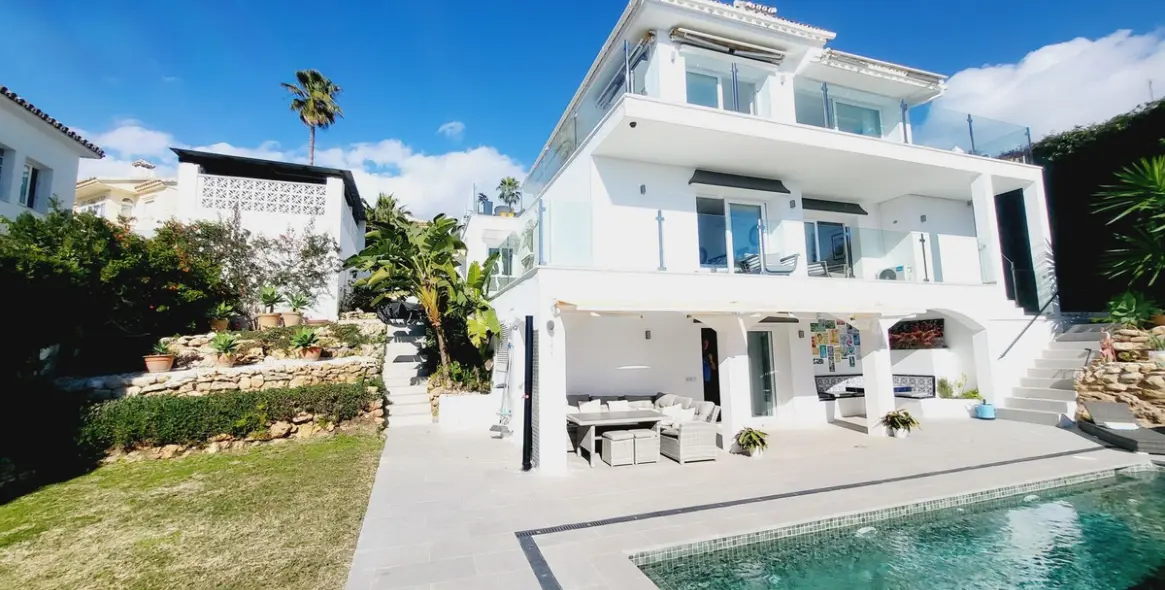 Venta de villa independiente en Riviera del Sol 1