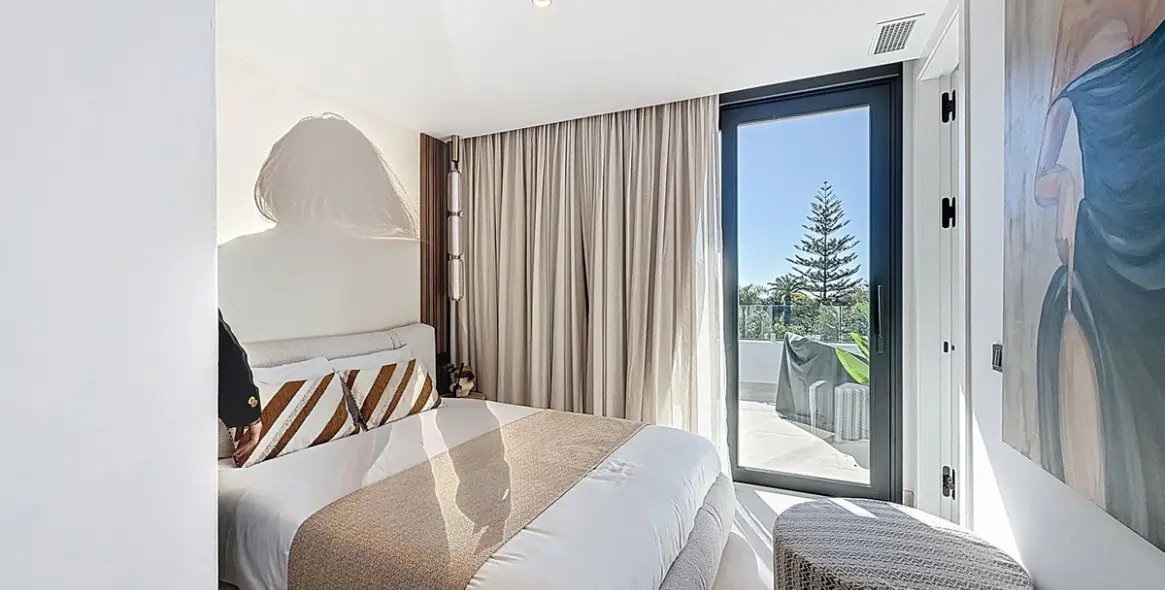 Venta de villa independiente en Nagüeles 15