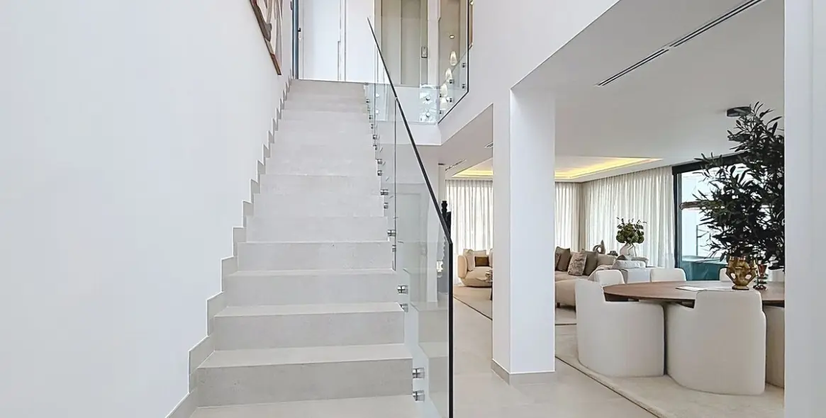 Sale of detached villa in Nagüeles 21