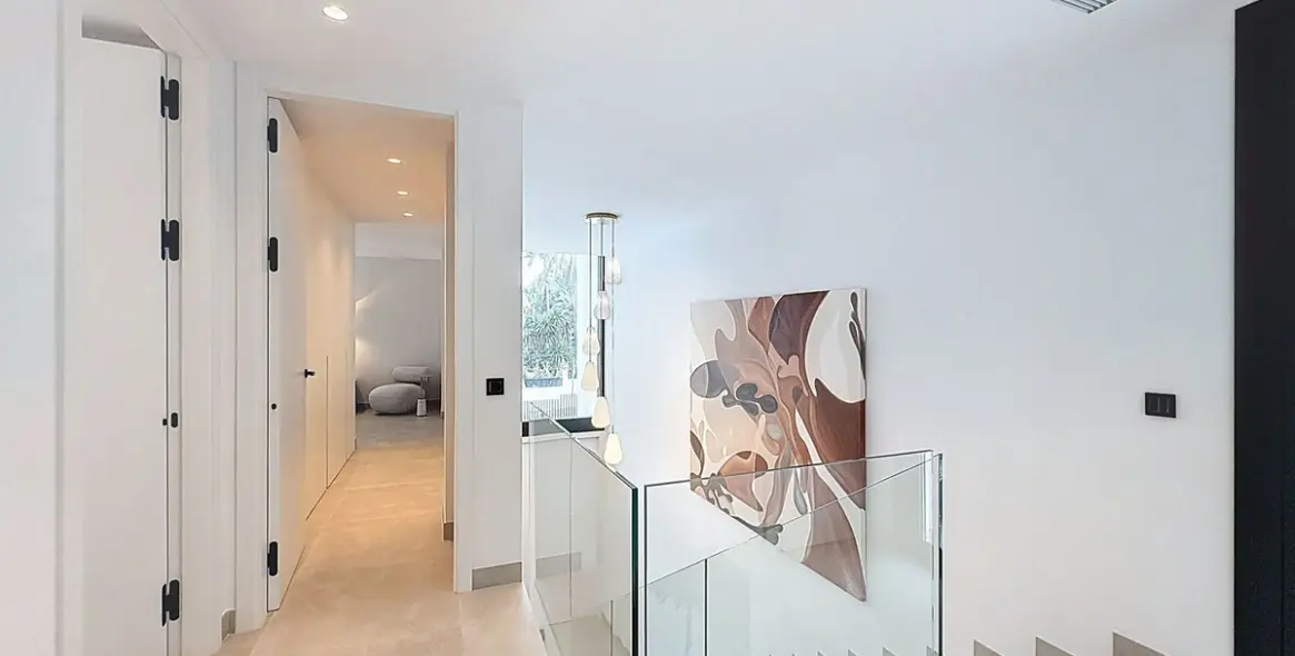 Sale of detached villa in Nagüeles 24