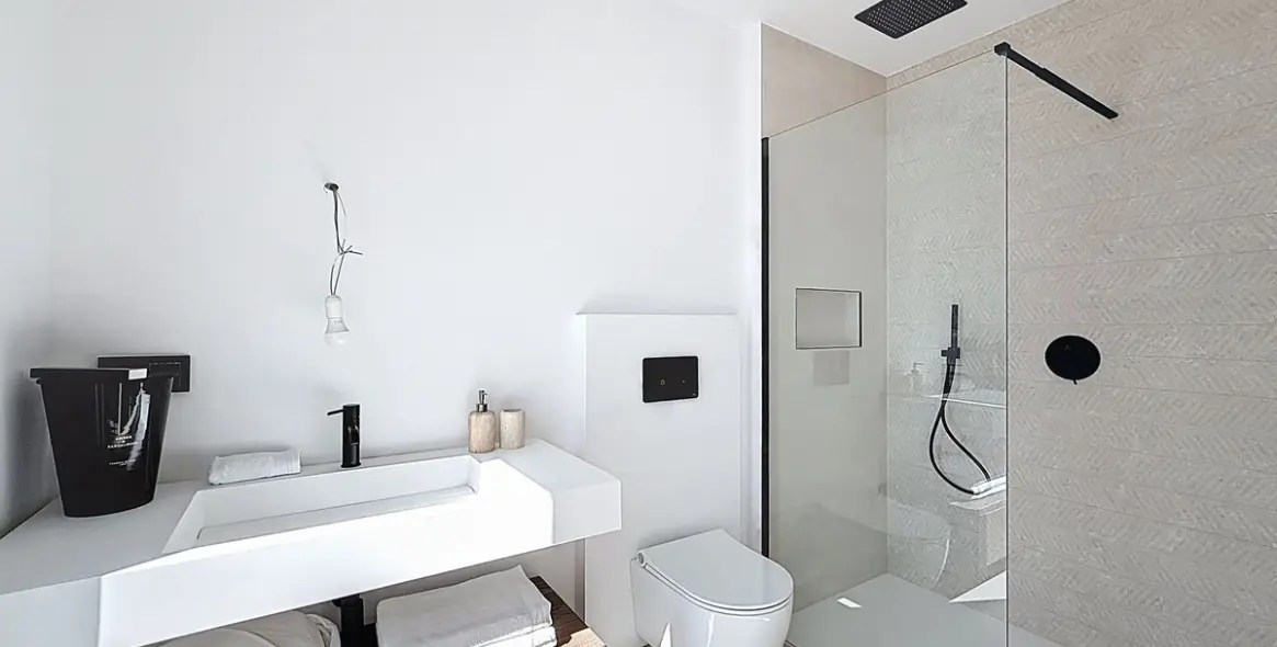 Sale of detached villa in Nagüeles 36