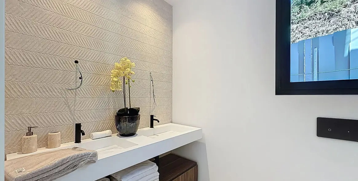 Sale of detached villa in Nagüeles 38