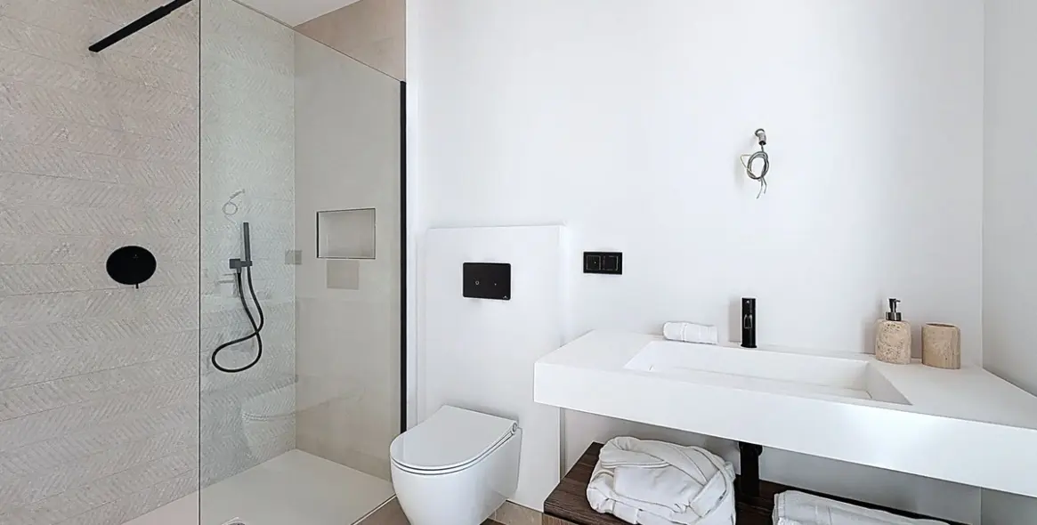 Sale of detached villa in Nagüeles 43