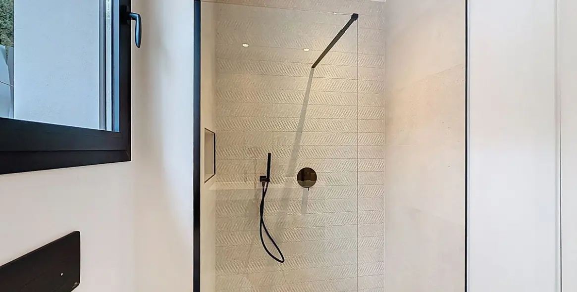 Sale of detached villa in Nagüeles 51