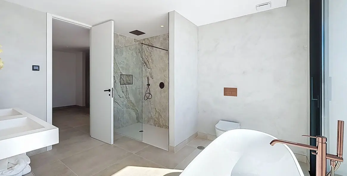 Sale of detached villa in Nagüeles 52