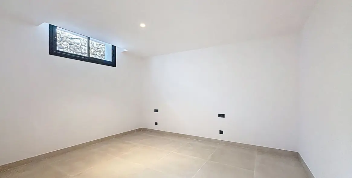 Sale of detached villa in Nagüeles 68