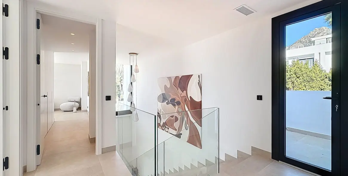 Sale of detached villa in Nagüeles 71