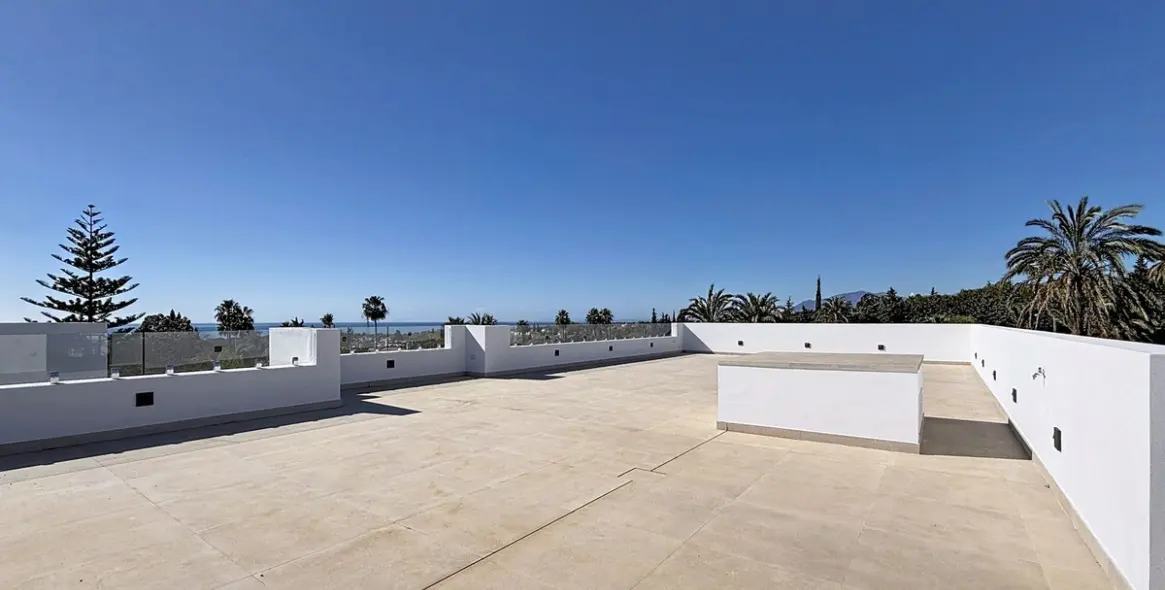 Sale of detached villa in Nagüeles 77