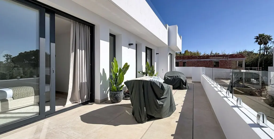 Sale of detached villa in Nagüeles 79