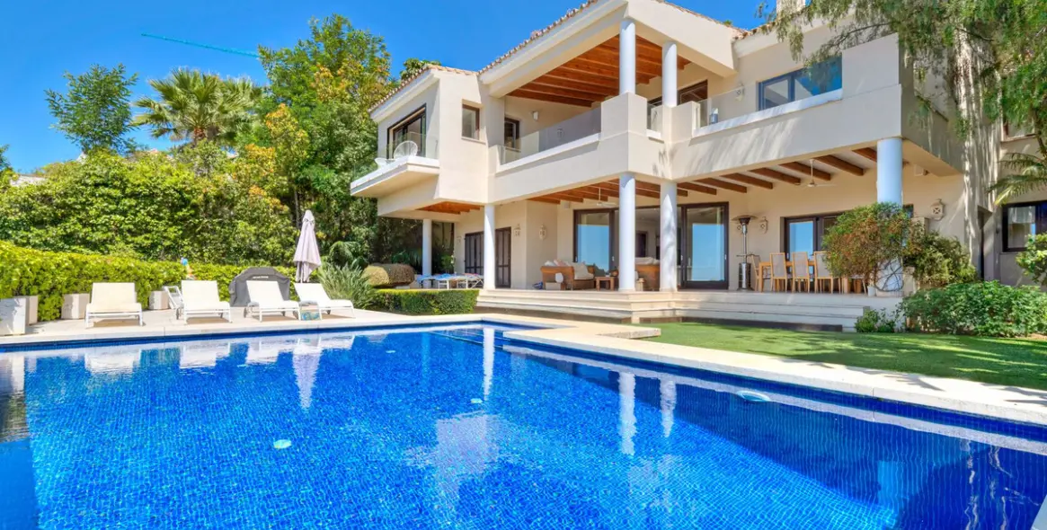 Venta de villa independiente en La Quinta 1