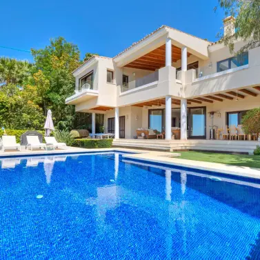 Sale of detached villa in La Quinta
