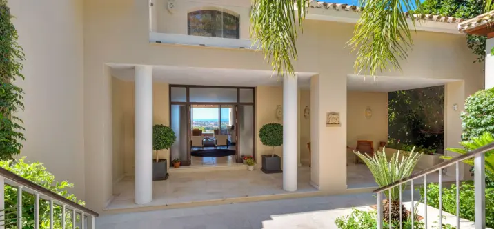Sale of detached villa in La Quinta 1