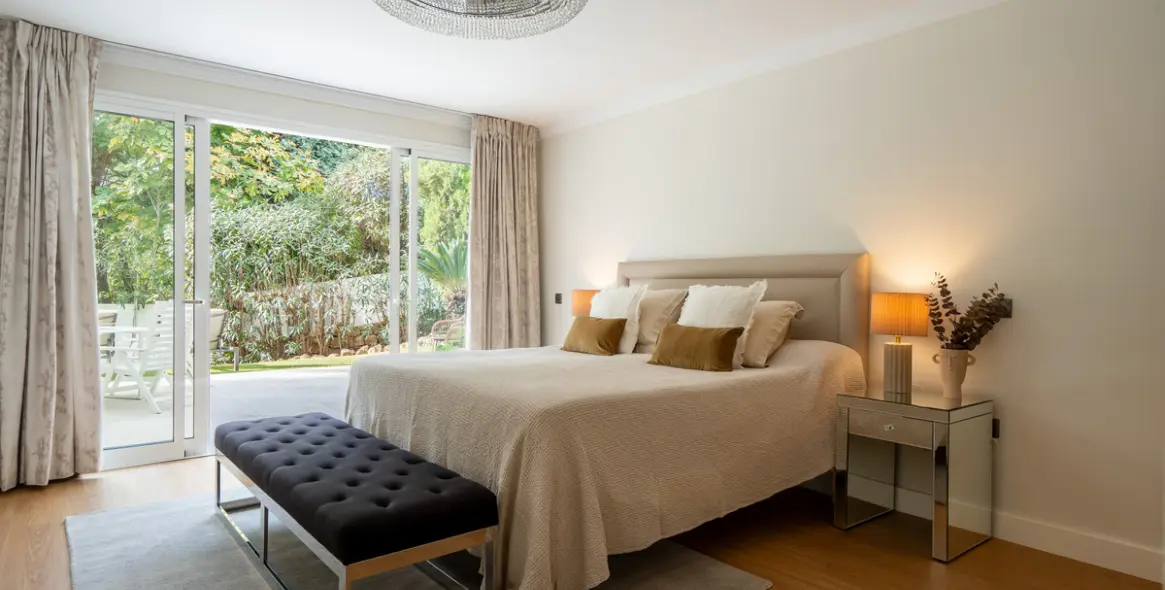 Sale of detached villa in Benahavís 32