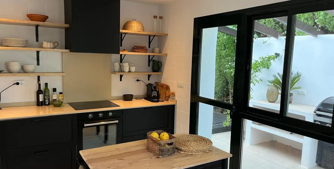 Venta de villa independiente en El Paraiso 8