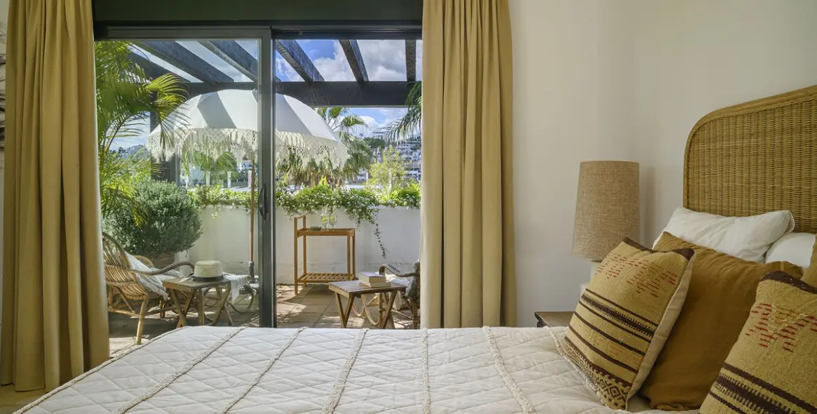 Venta de villa independiente en El Paraiso 12