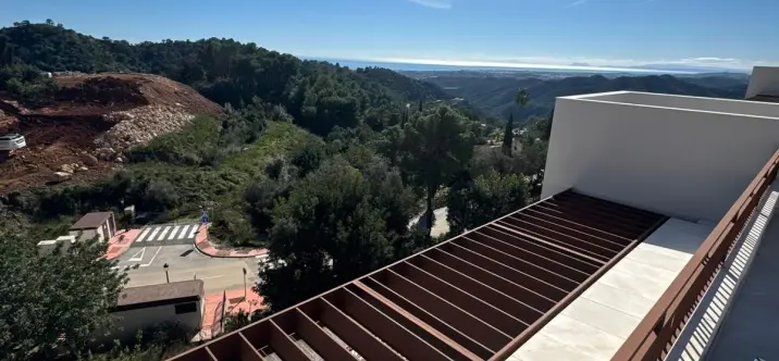 Long-term rent of penthouse in Istán 4