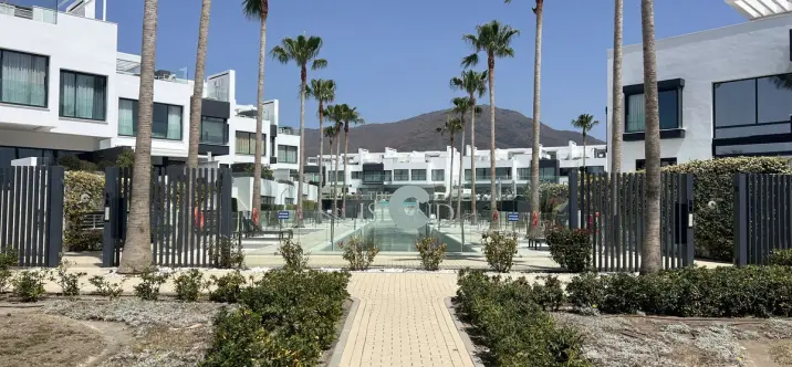 Long-term rent of townhouse in Estepona 0