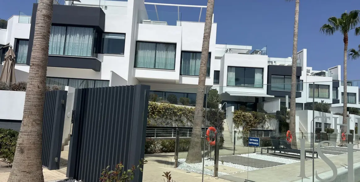 Long-term rent of townhouse in Estepona 19