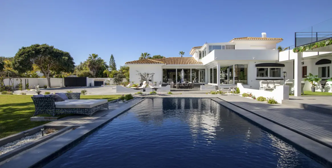 Venta de villa independiente en Estepona 2