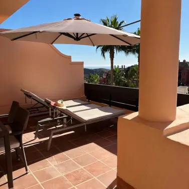 Sale of middle floor apartment in Calahonda