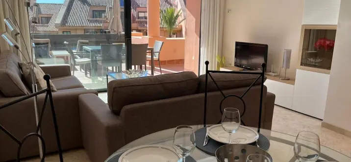 Sale of middle floor apartment in Calahonda 3