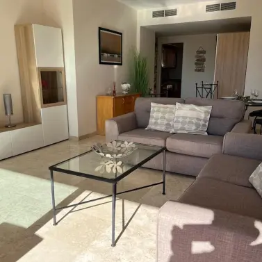 Sale of middle floor apartment in Calahonda