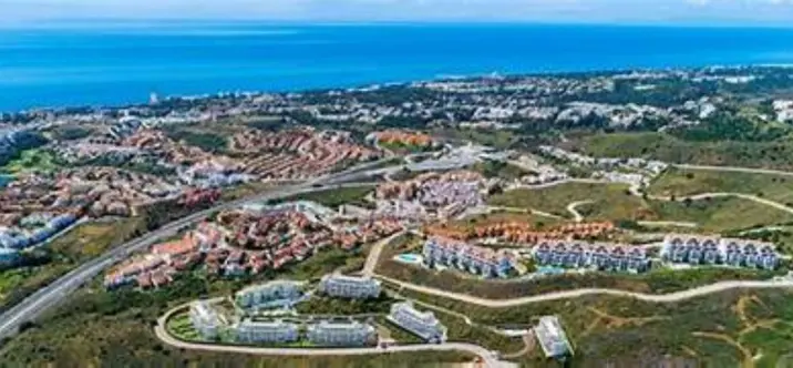 Sale of middle floor apartment in Mijas Costa 3