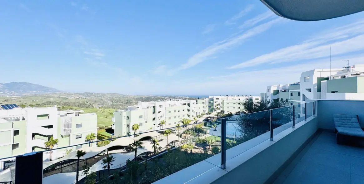 Sale of middle floor apartment in Mijas Costa 5