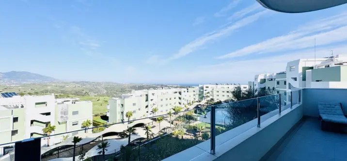 Sale of middle floor apartment in Mijas Costa 4