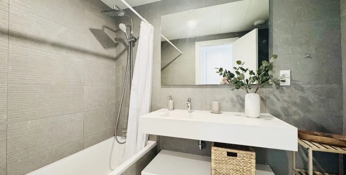 Sale of middle floor apartment in Mijas Costa 9