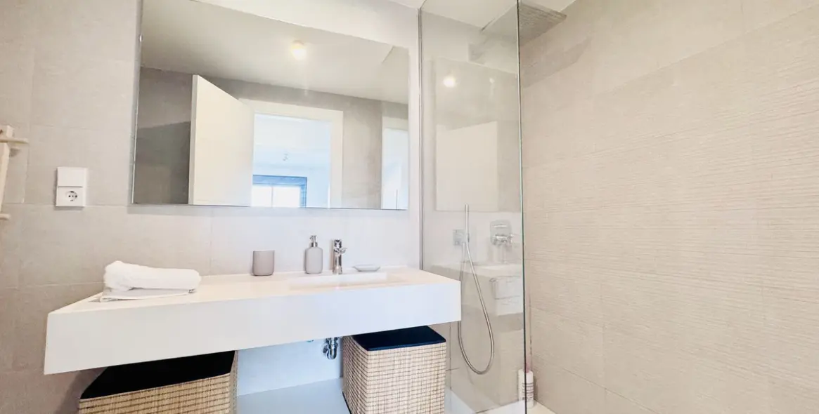 Sale of middle floor apartment in Mijas Costa 10