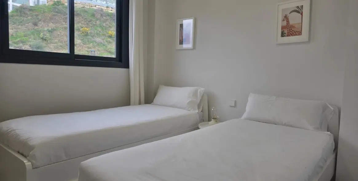 Sale of middle floor apartment in Mijas Costa 11