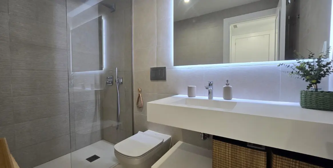 Sale of middle floor apartment in Mijas Costa 12