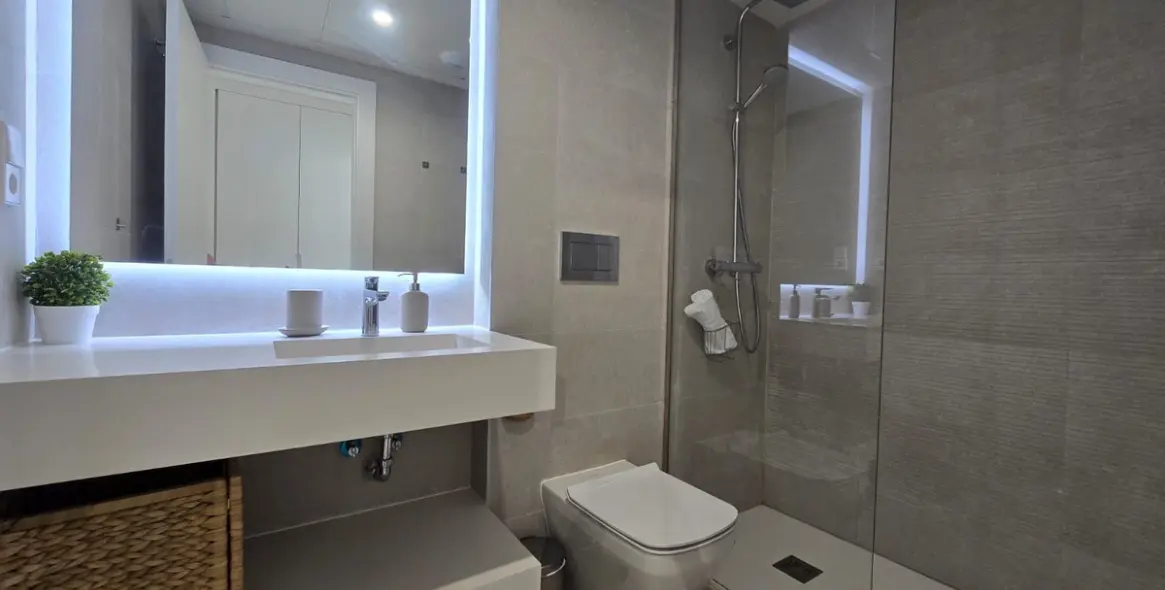 Sale of middle floor apartment in Mijas Costa 15