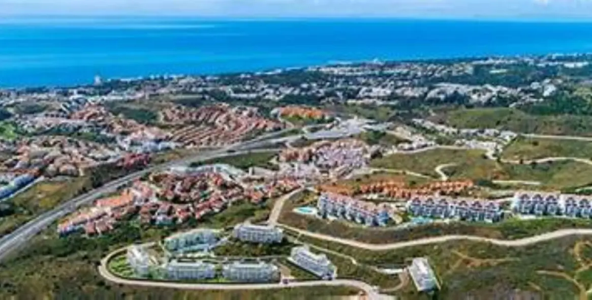 Sale of middle floor apartment in Mijas Costa 16