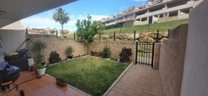 Sale of middle floor apartment in Doña Julia 0