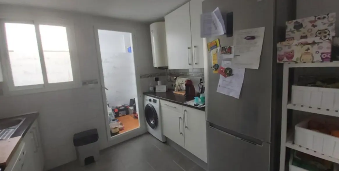 Sale of middle floor apartment in Doña Julia 3